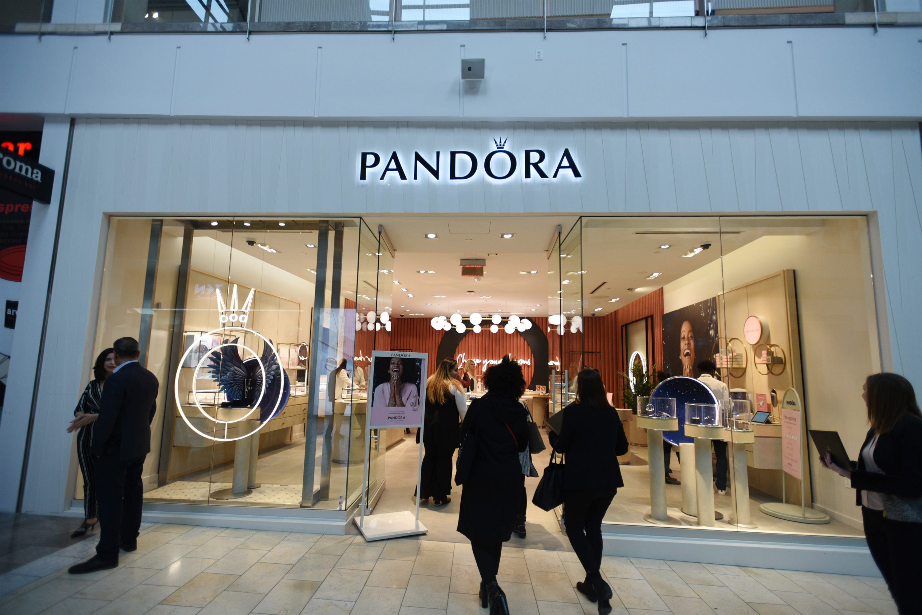 jersey gardens pandora store