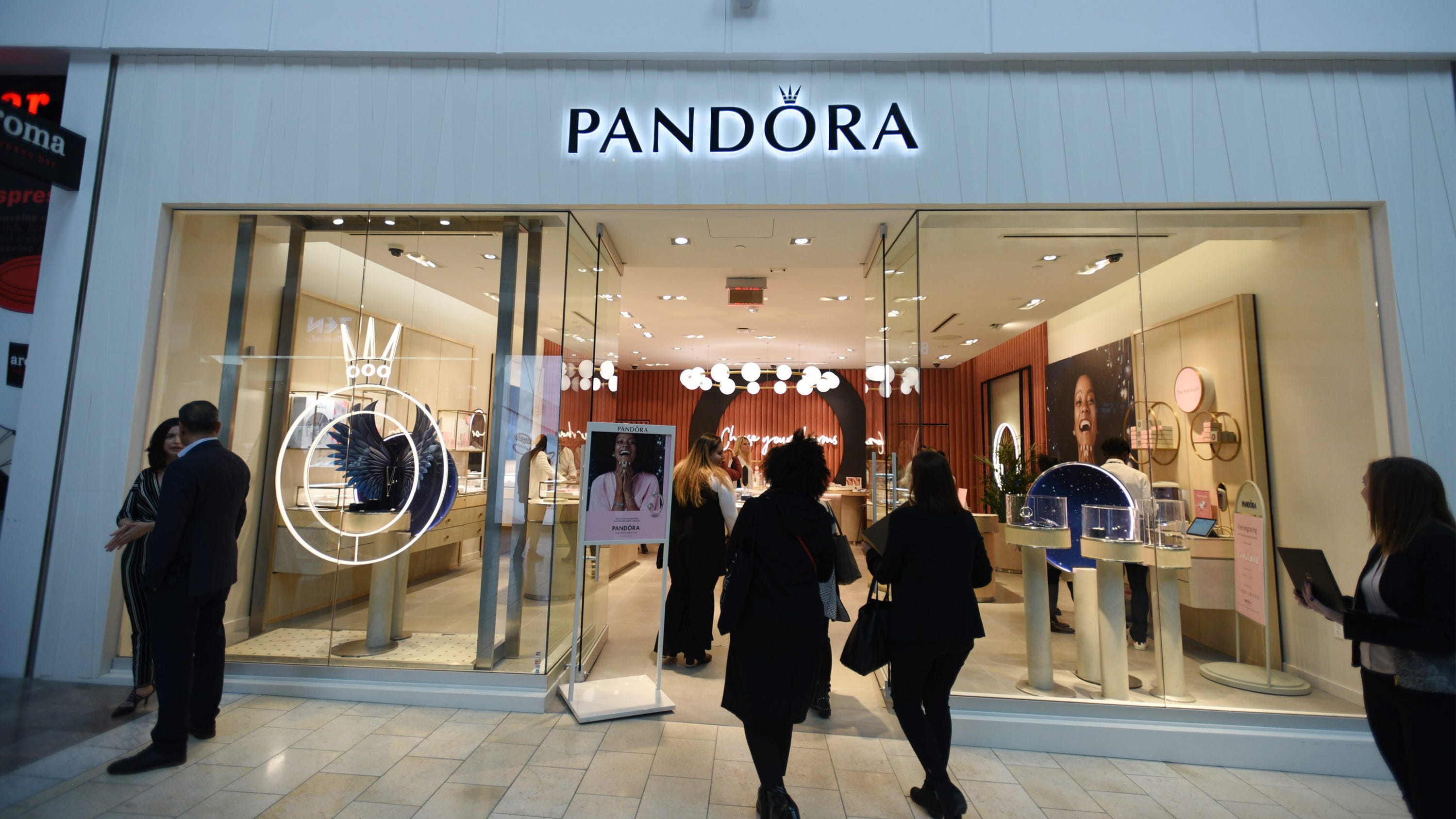 Pandora unveils new concept store in Paramus