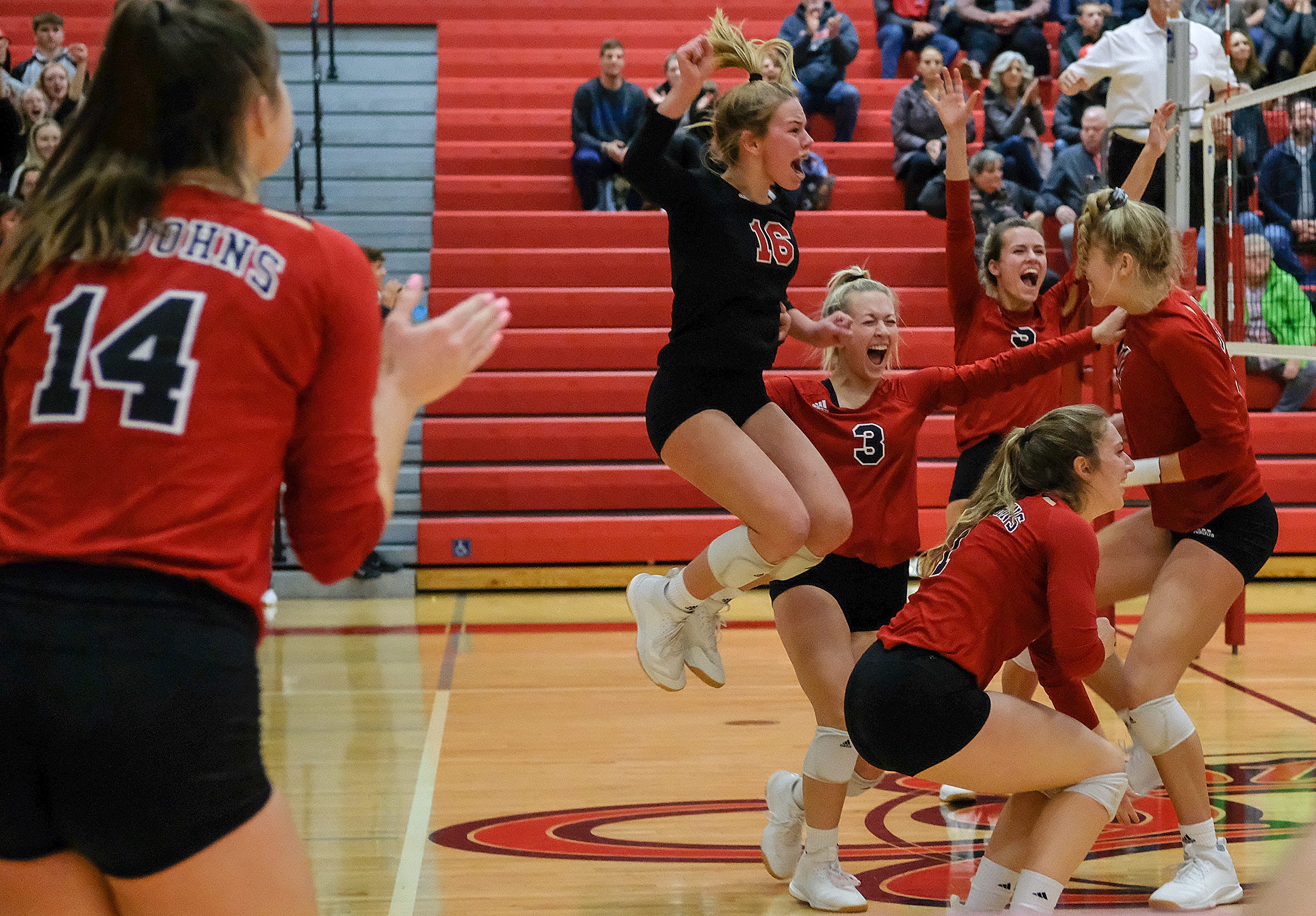 St. Johns volleyball wins first district title since 2004