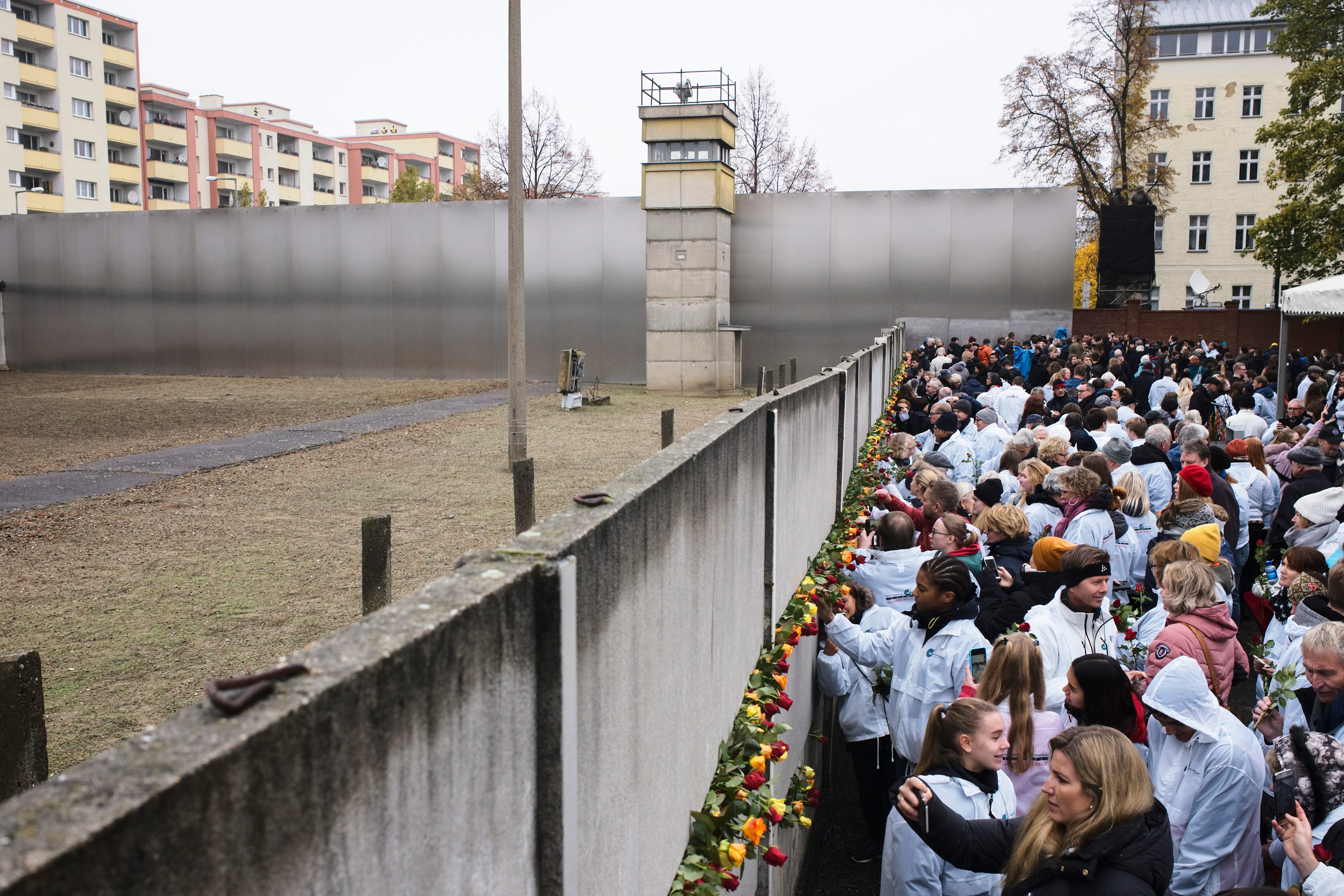 Berlin Wall Anniversary Germany Marks 30 Years Since Barrier S Fall
