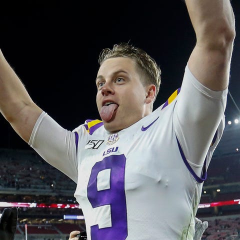 LSU quarterback Joe Burrow (9) celebrates as teamm