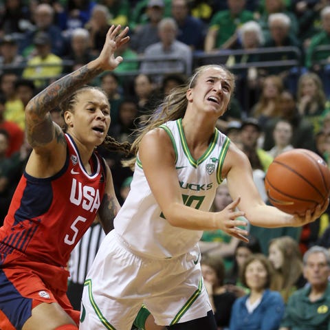 Oregon's Sabrina Ionescu, right, goes up for a sho