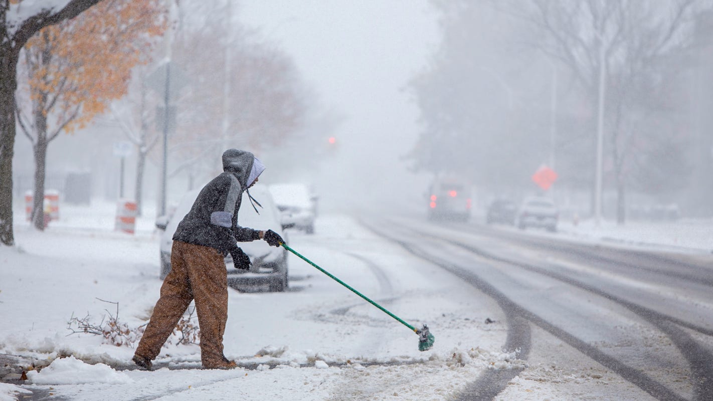 Snow Forecast 20 Inches In Thumb Bitter Cold Across Metro Detroit