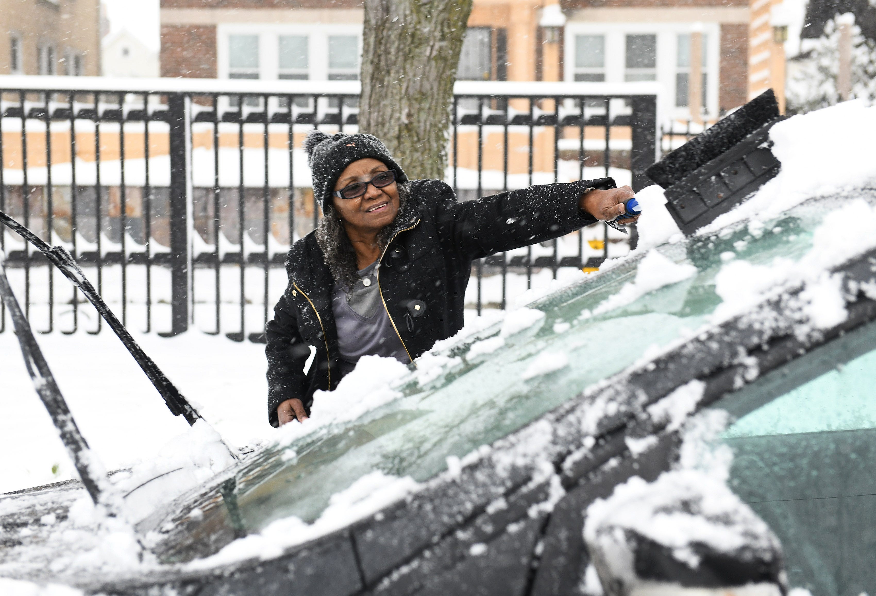 Harapkan jalan licin karena salju menumpuk pada hari Sabtu untuk pertama kalinya