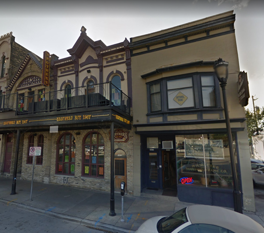 Milwaukee S Brothers Bar And Grill Closes To Do Major Expansion