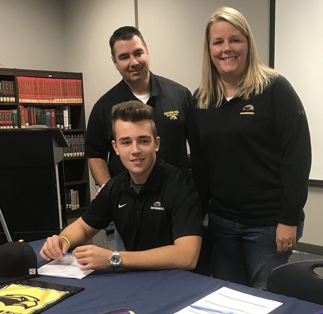 Airline baseball standout Will Tynes signs with Southern Miss.