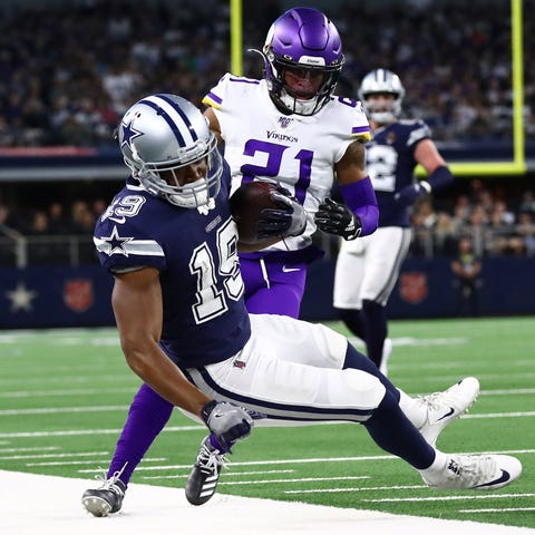 Cowboys receiver Amari Cooper makes a catch on the