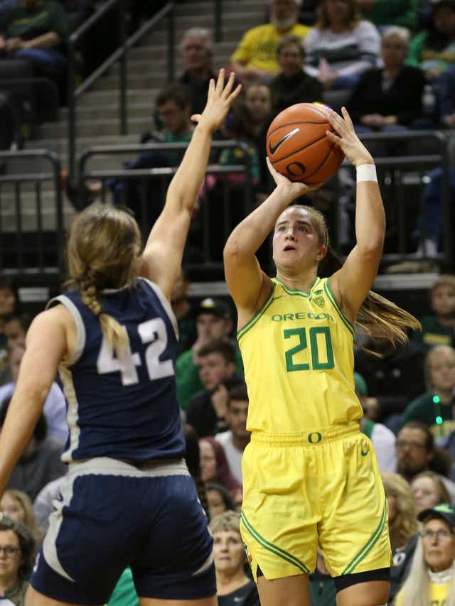 Ducks Women S Basketball Ionescu Surpasses 2 000 Points As Oregon