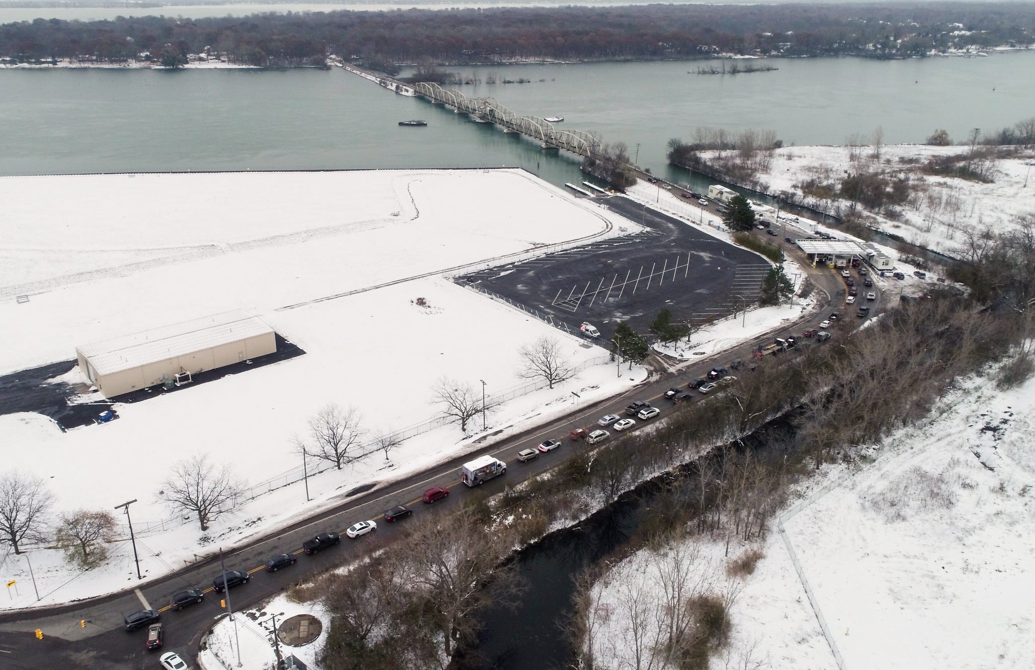 Grosse Ile bridge closure leads to mileslong lines, road rage