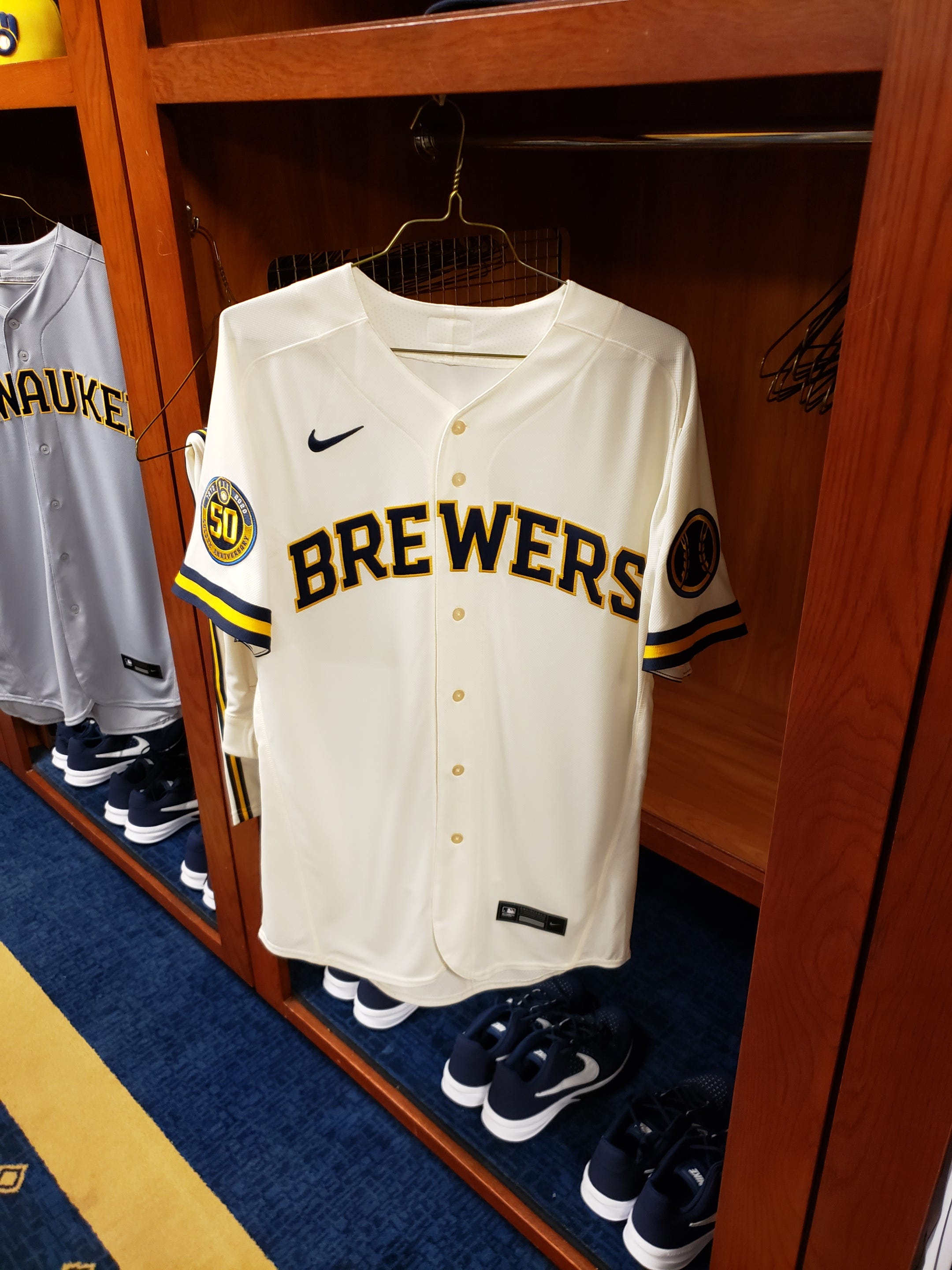 milwaukee brewers away jersey