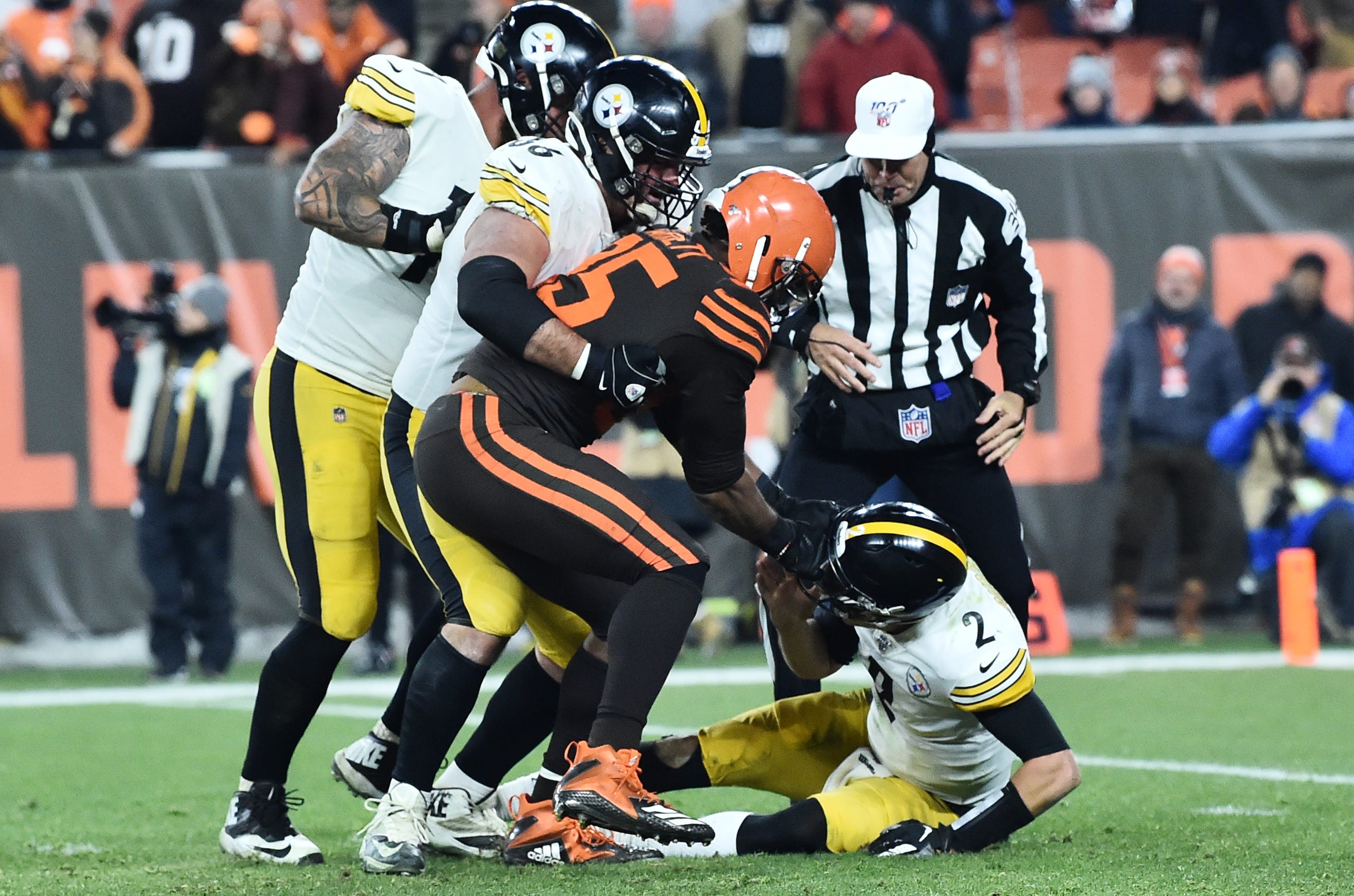 Myles Garretts Nfl Suspension For Cleveland Browns Sends
