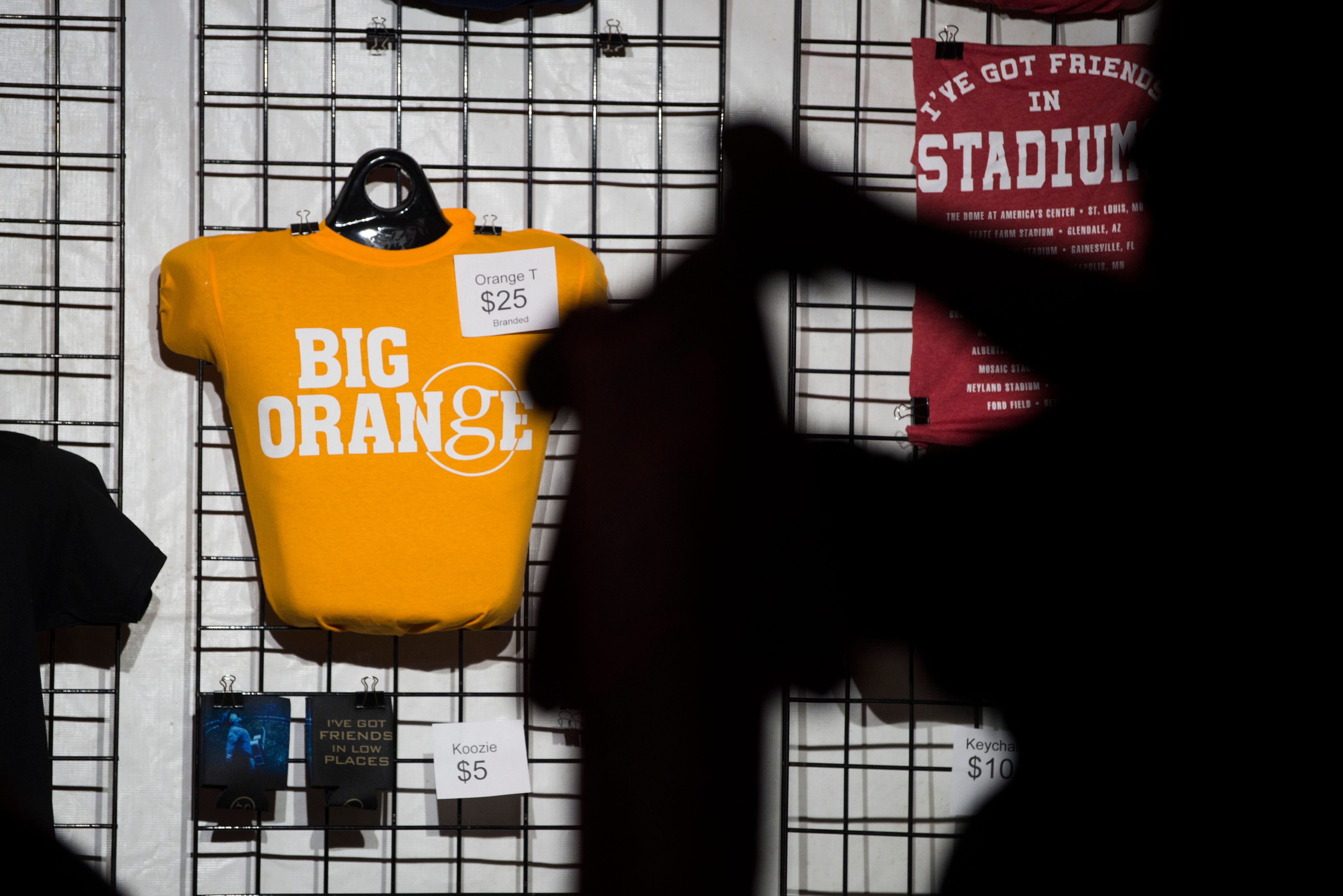 garth brooks tour merch