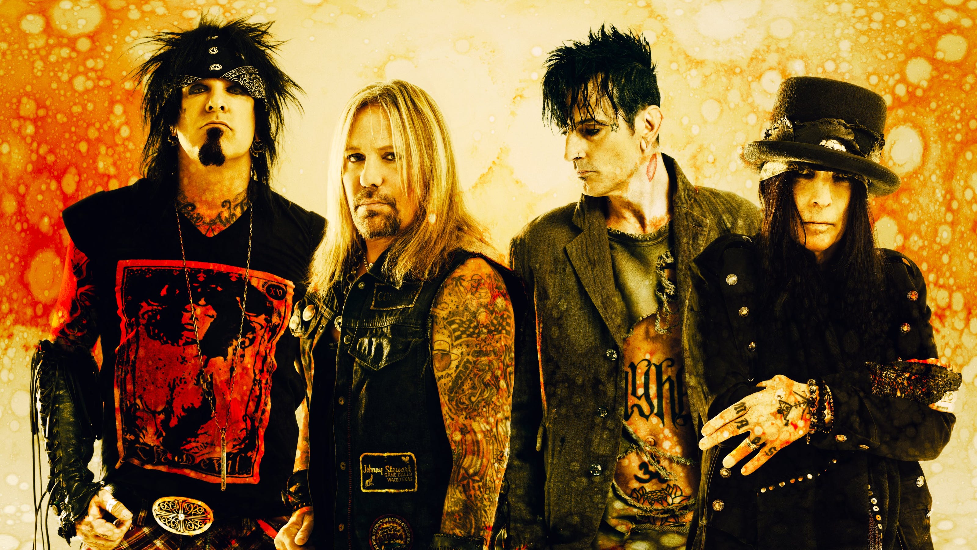 who is on tour with motley crue