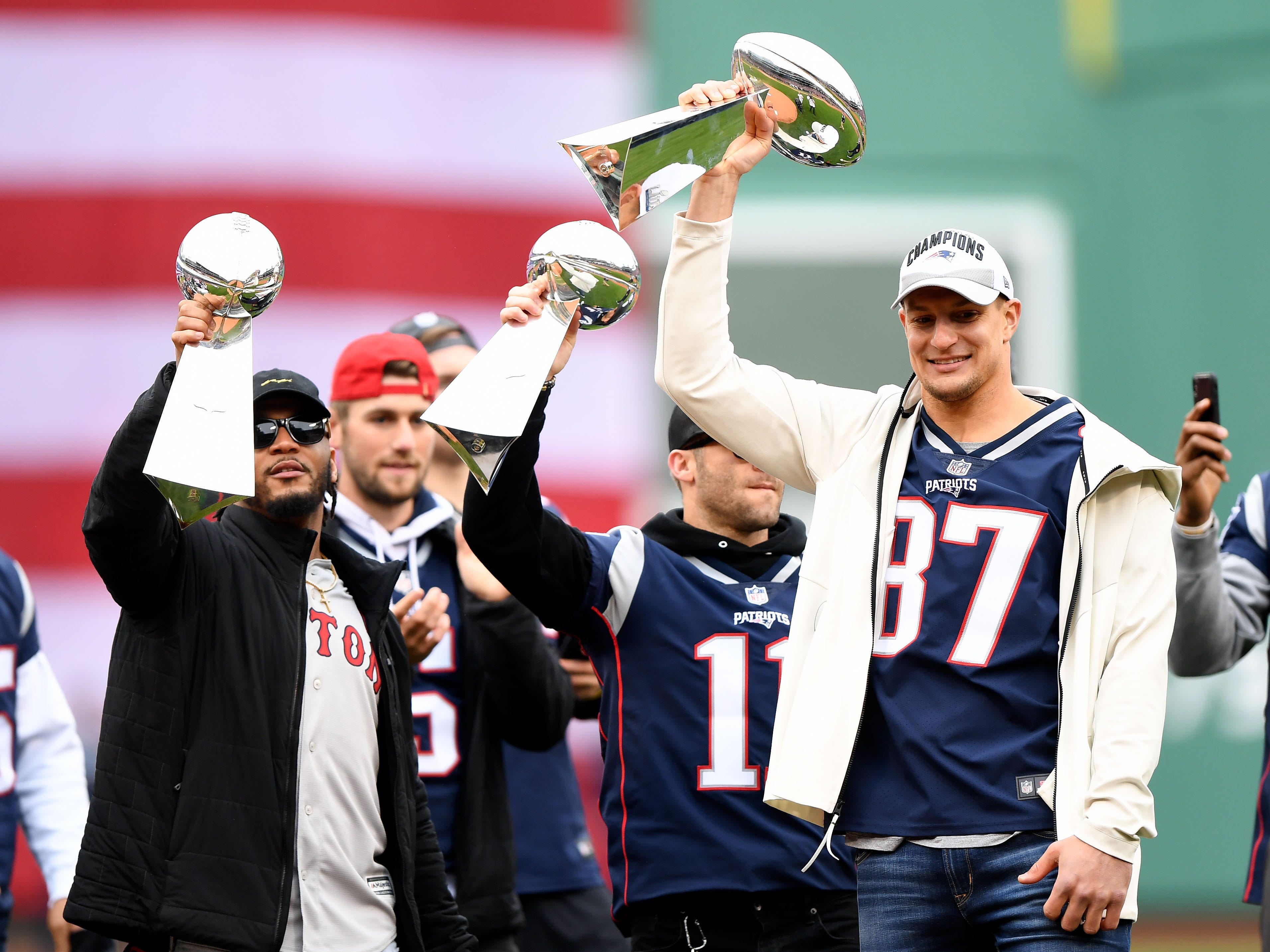 Rob Gronkowski Ex Patriots Te Wont Say Never To Nfl Return