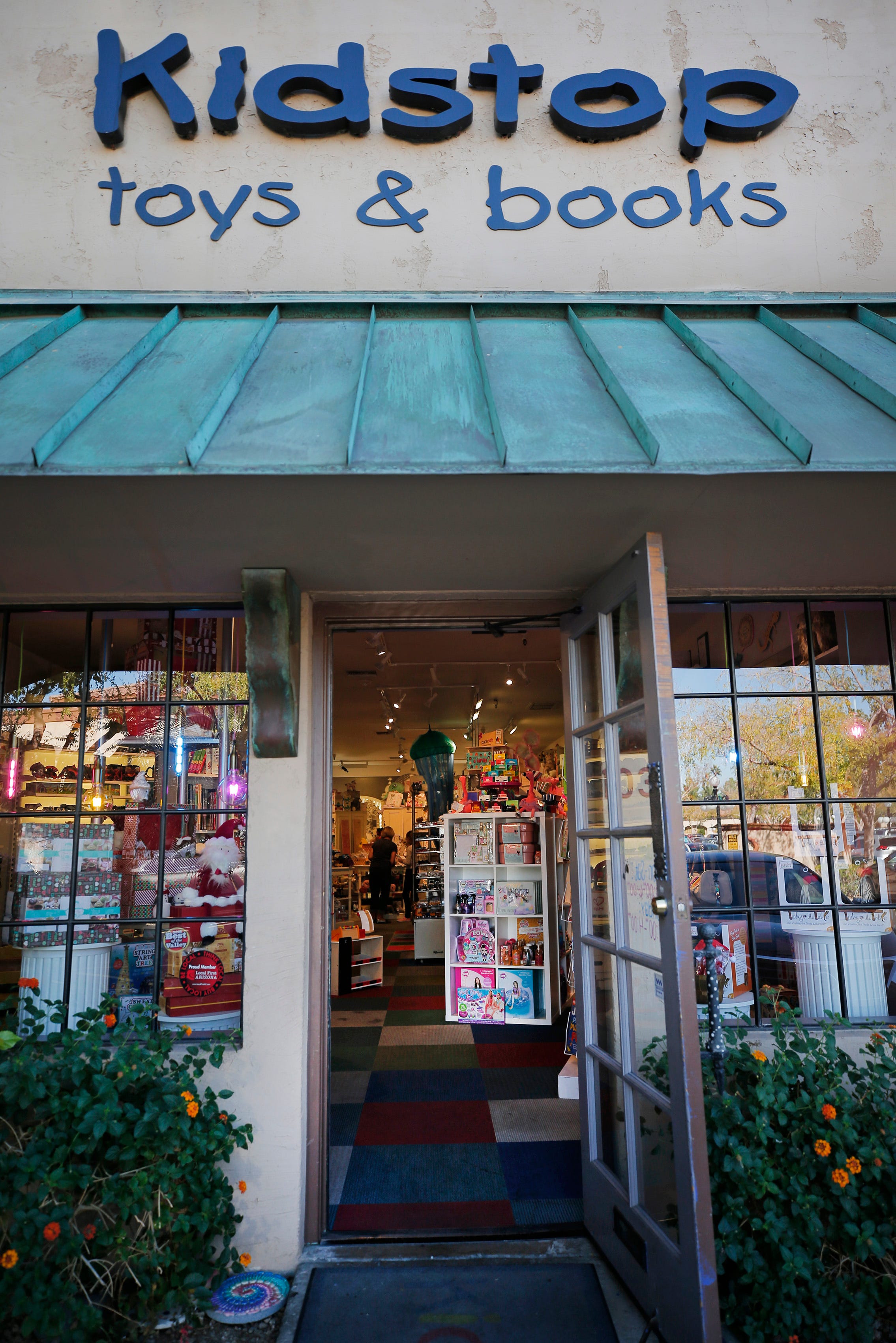 Scottsdale toy store is in the business of making magic