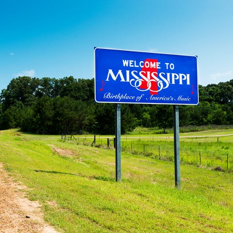 Mississippi State welcome sign along the US Highwa