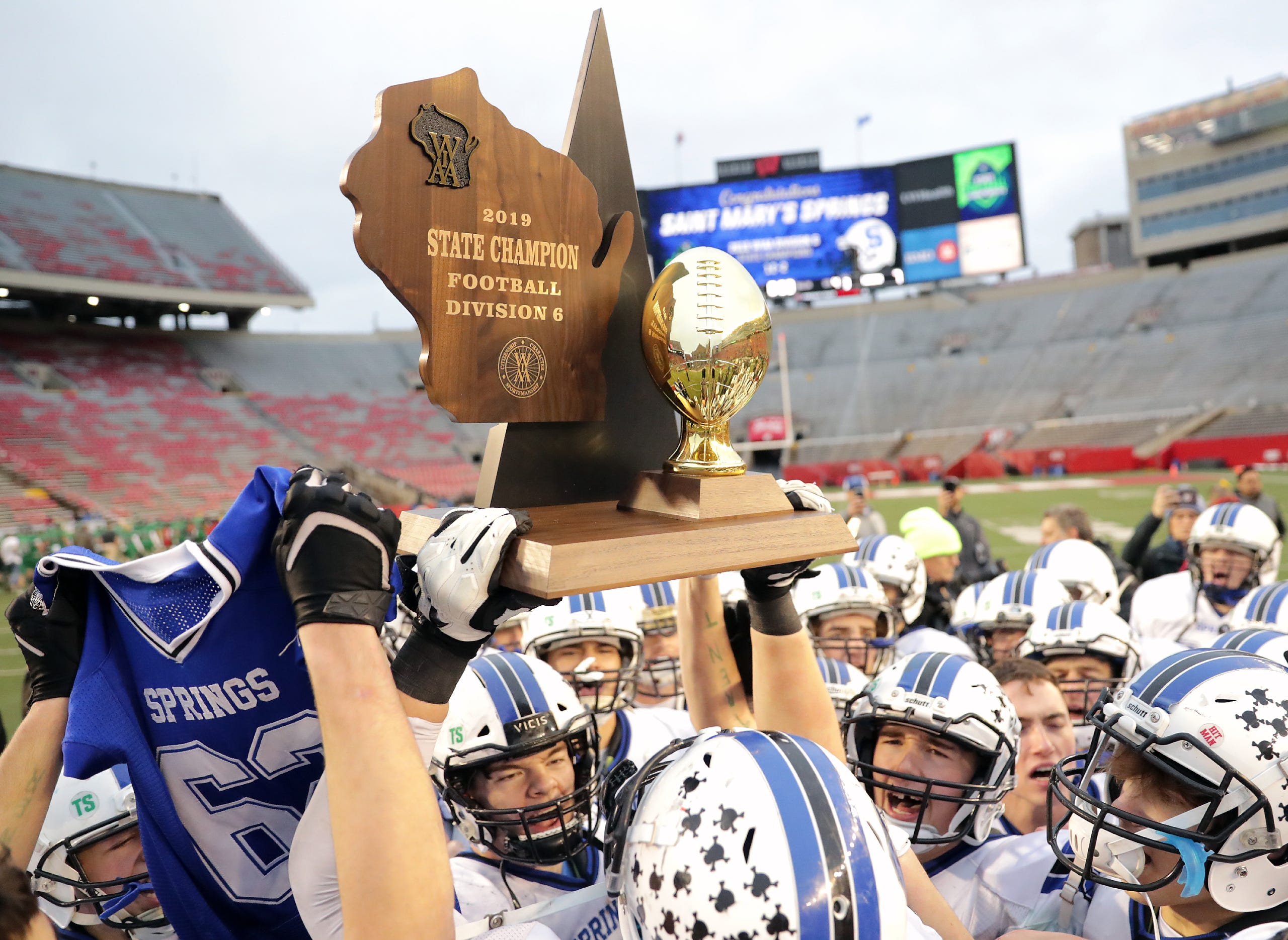 Wiaa State Football St Mary S Springs 7 Eau Claire Regis 0
