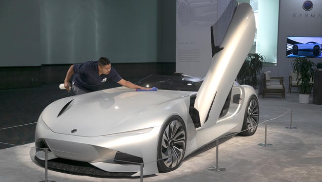 La Auto Show Rivian Tesla Cybertruck Electric Pickups