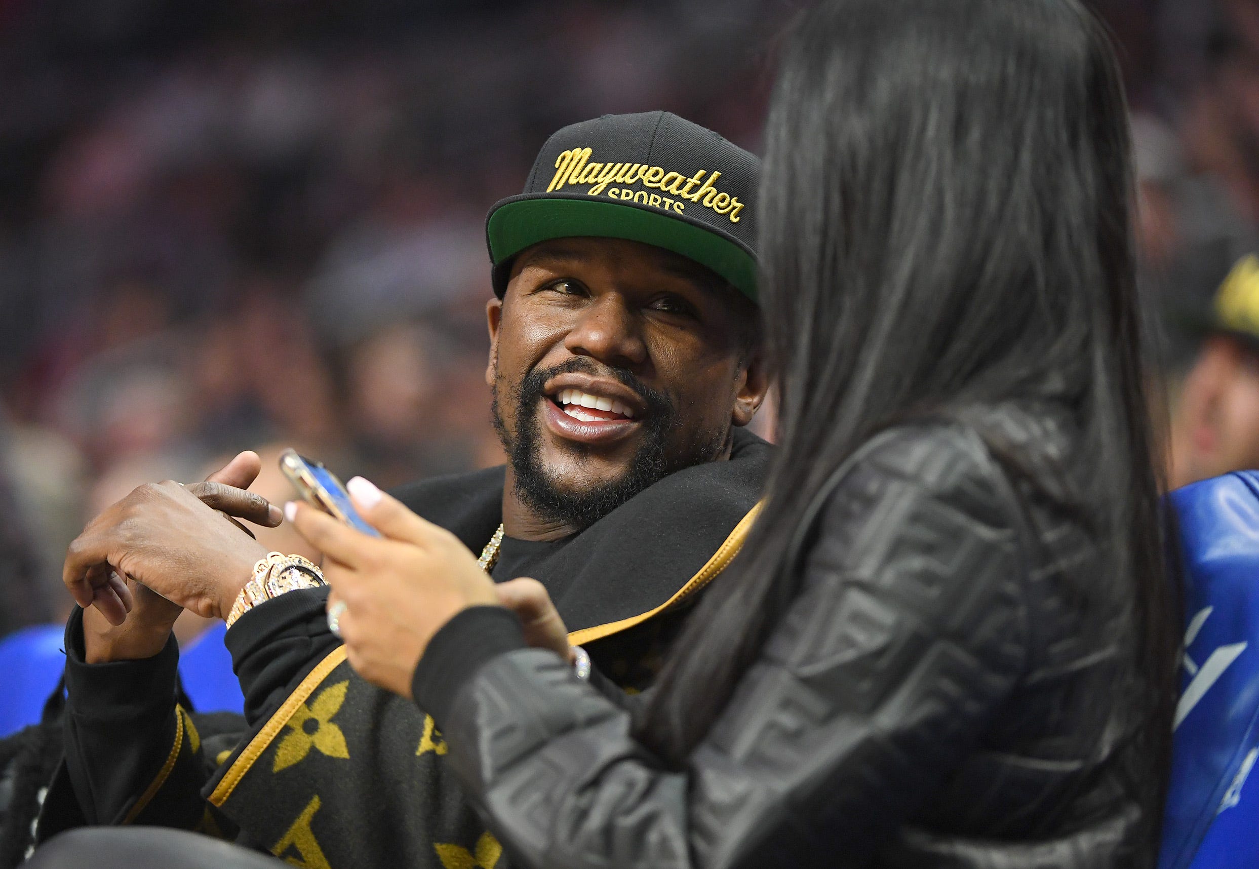 Floyd Mayweather says he's 'coming out of retirement' in Instagram post