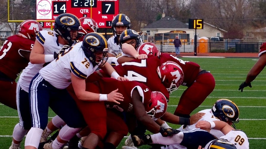 Dewitt Takes Top Ranked Muskegon Down To The Wire In 28 21 Loss