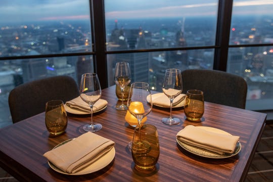 Highlands Steakhouse restaurant opens atop Detroit Renaissance Center