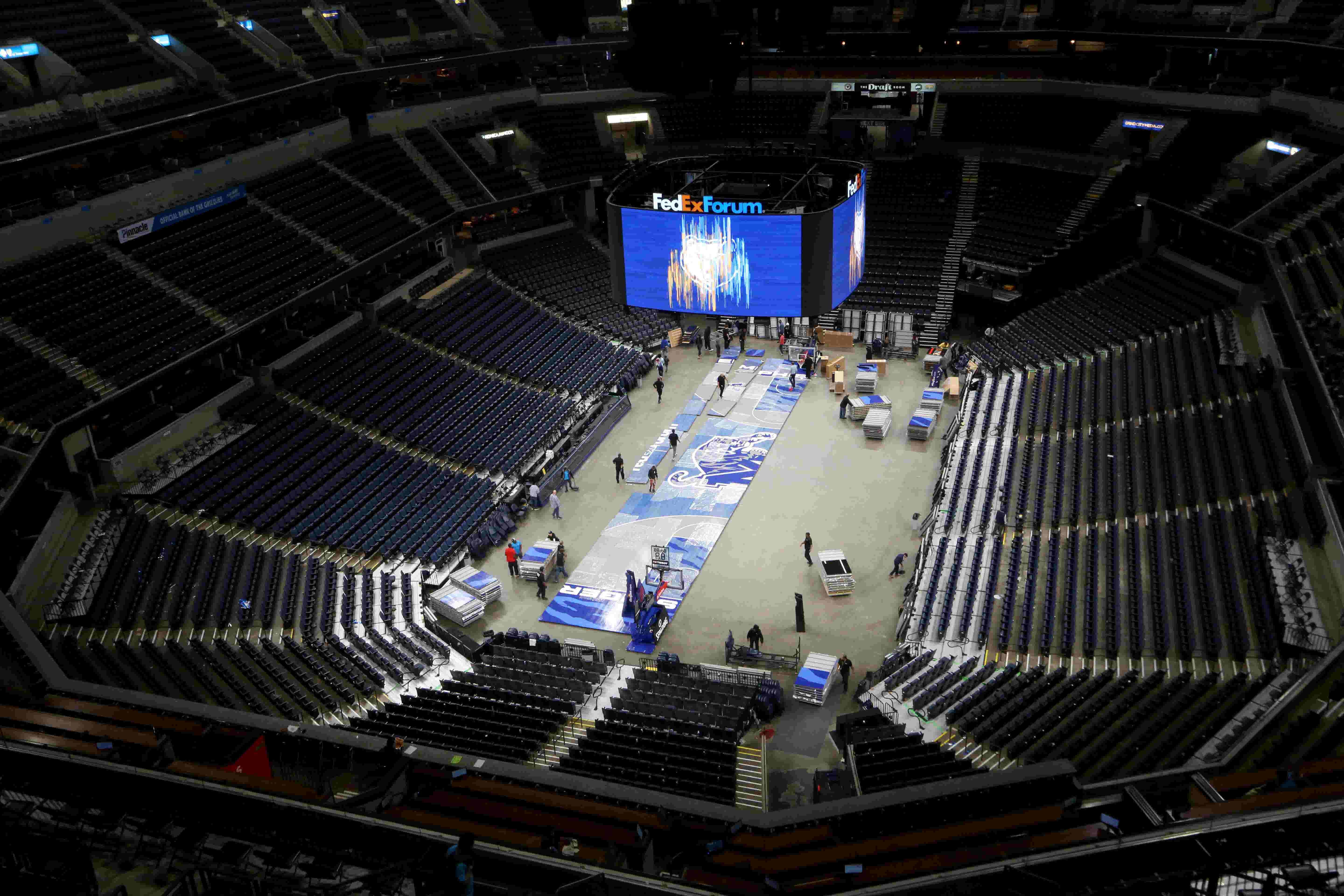 FedExForum transforms between Tigers and Grizzlies games