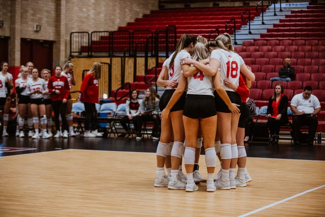 South Dakota volleyball team huddles during its Summit League semifinal match against Omaha.