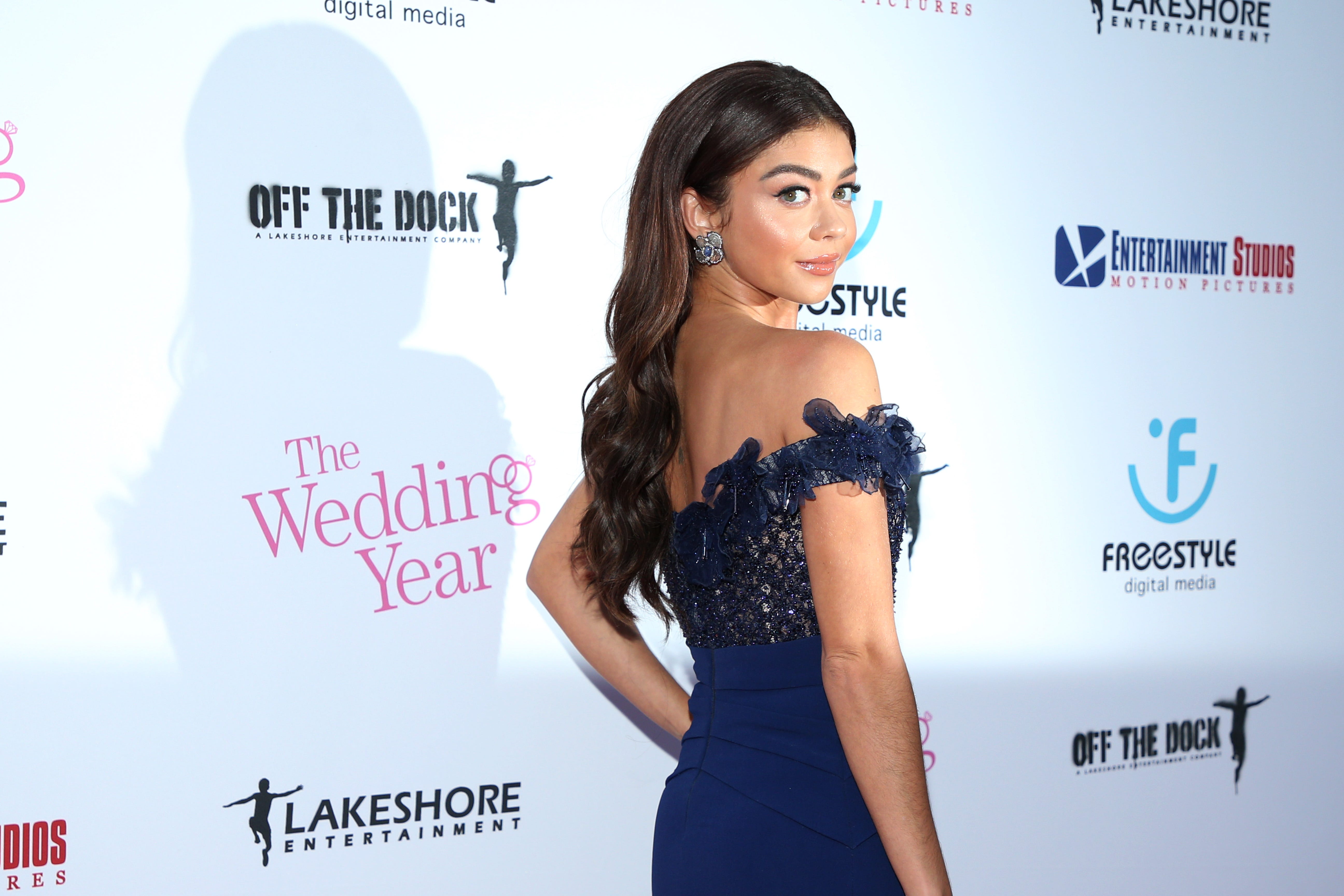 �Modern Family�s� Sarah Hyland posts bikini pic, talks