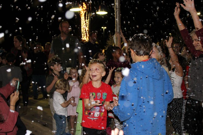 The crowd enjoys "snow" during the 2018 Christmas Tree Lighting.