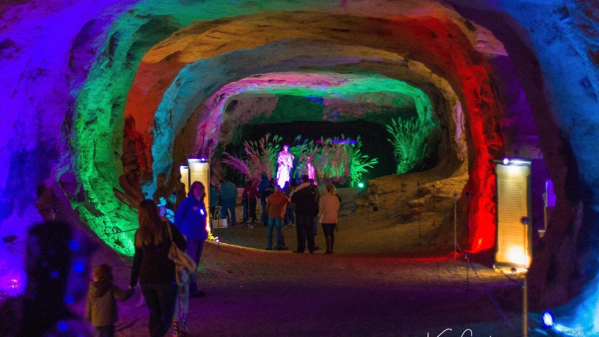 christmas cave ohio 2020 Here Is How You Can See Ohio S Free Christmas Cave Light Show christmas cave ohio 2020