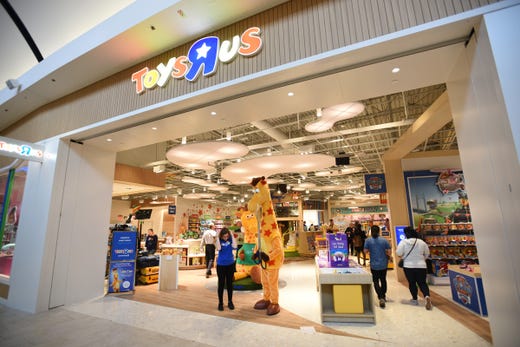 Toys R Us Opens Country S First New Store In Paramus Nj