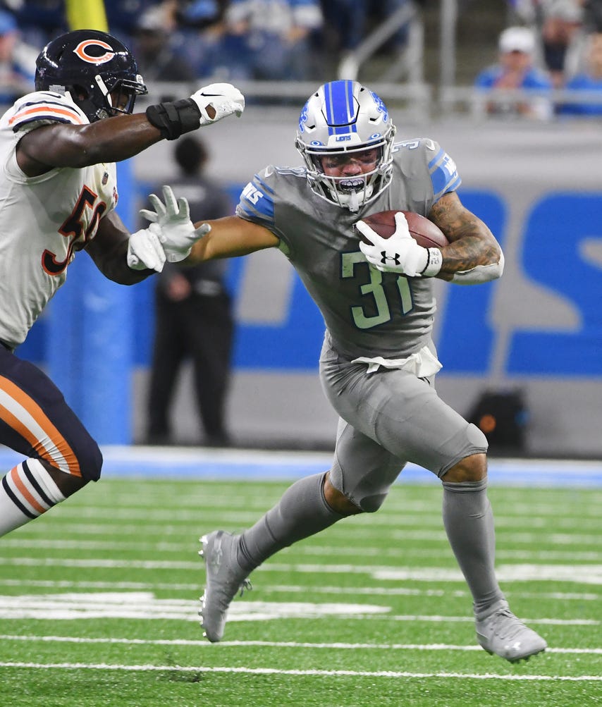 Lions running back Ty Johnson evades the Bears' Roquan Smith on a run in the fourth quarter.