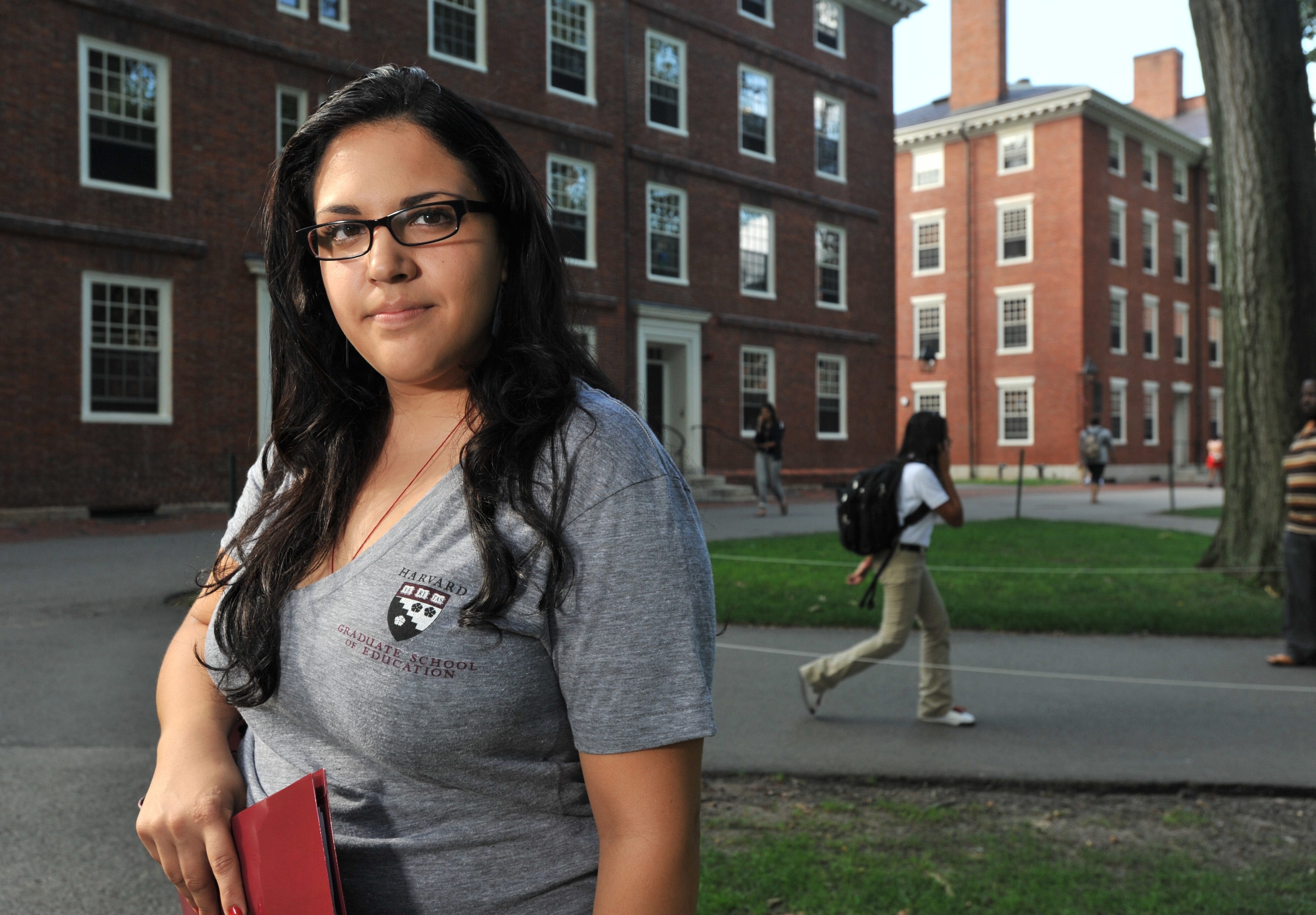 Sylvia Rodríguez, 23, es una estudiante del master en educación de Harvard University en Cambridge, Massachusetts. Traida a Estados Unidos ilegalmente cuando tenia dos años, ella enfrenta muchas de las dificultades que los inmigrantes sin papeles afrontan cada día y no tiene dinero para el segundo semestre en la universidad.