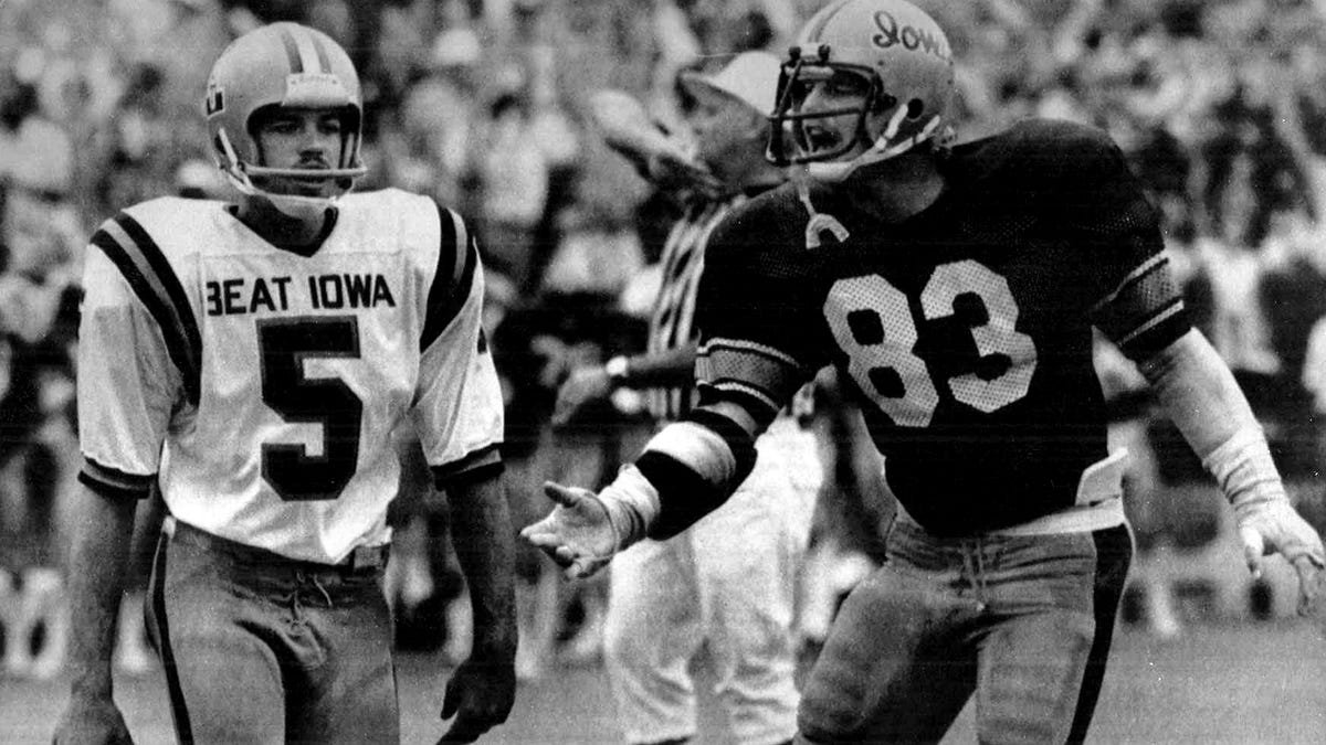 Cy Hawk Football Iowa Hawkeyes Down Iowa State Cyclones In 1977