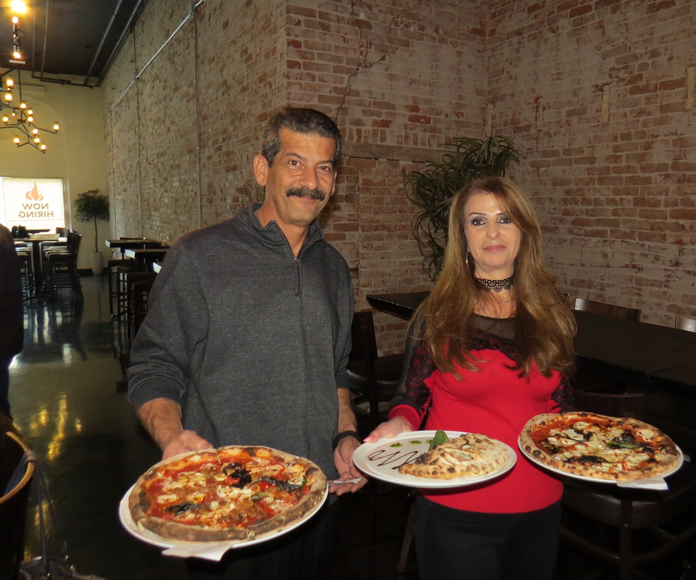 MidiCi Wood Fired Pizza opens at former Tipps Thai space in Ventura