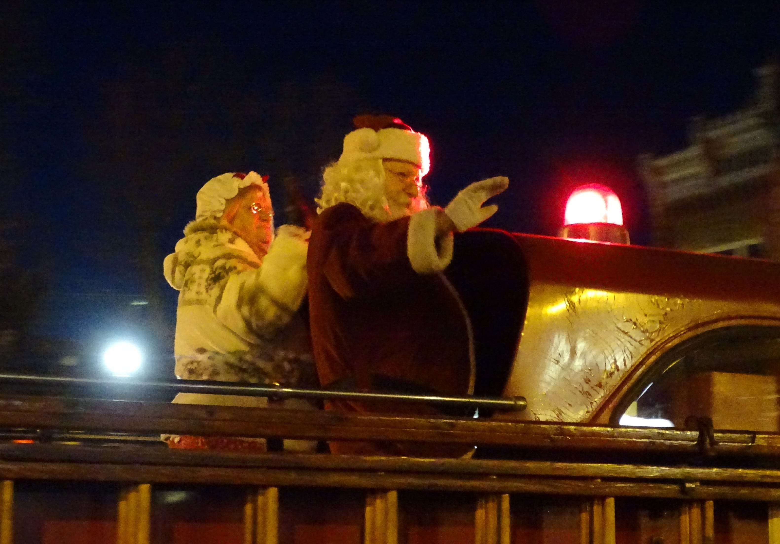 Tiffin Ohio Christmas Parade 2022 Special Santa Parades Will Give Children 'That Christmas Magic'