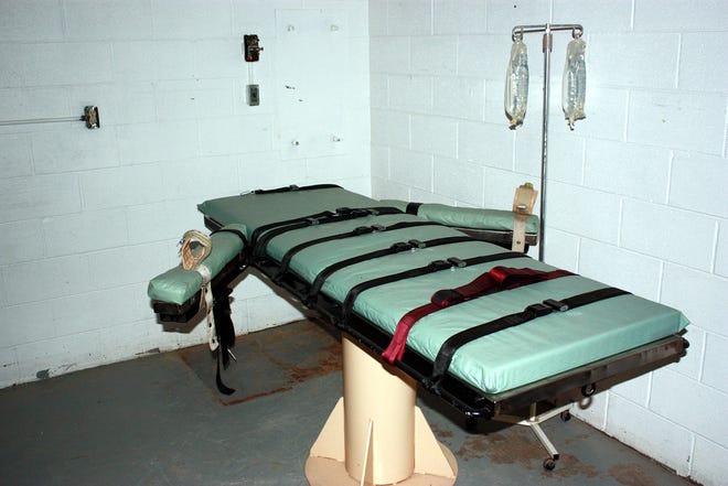 A 2016 poll of Floridians found a clear majority favoring life sentences over death. (Dreamstime/TNS)