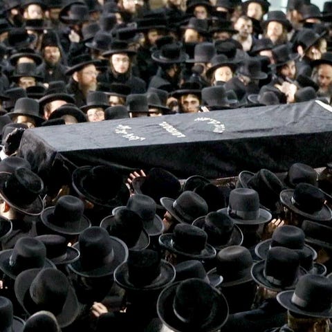 The casket of Moshe Hirsch Deutsch is carried to a
