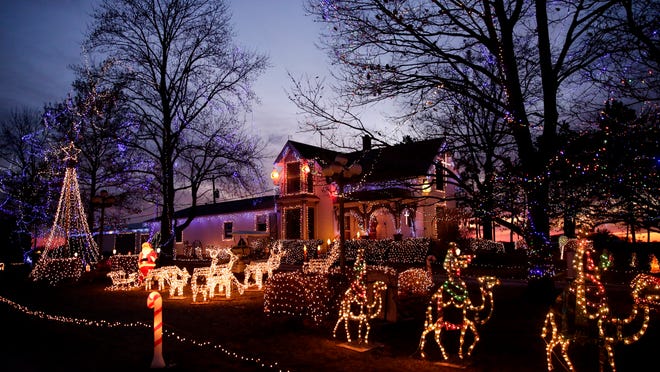 Christmas Lights Hanging Service Leland NC
