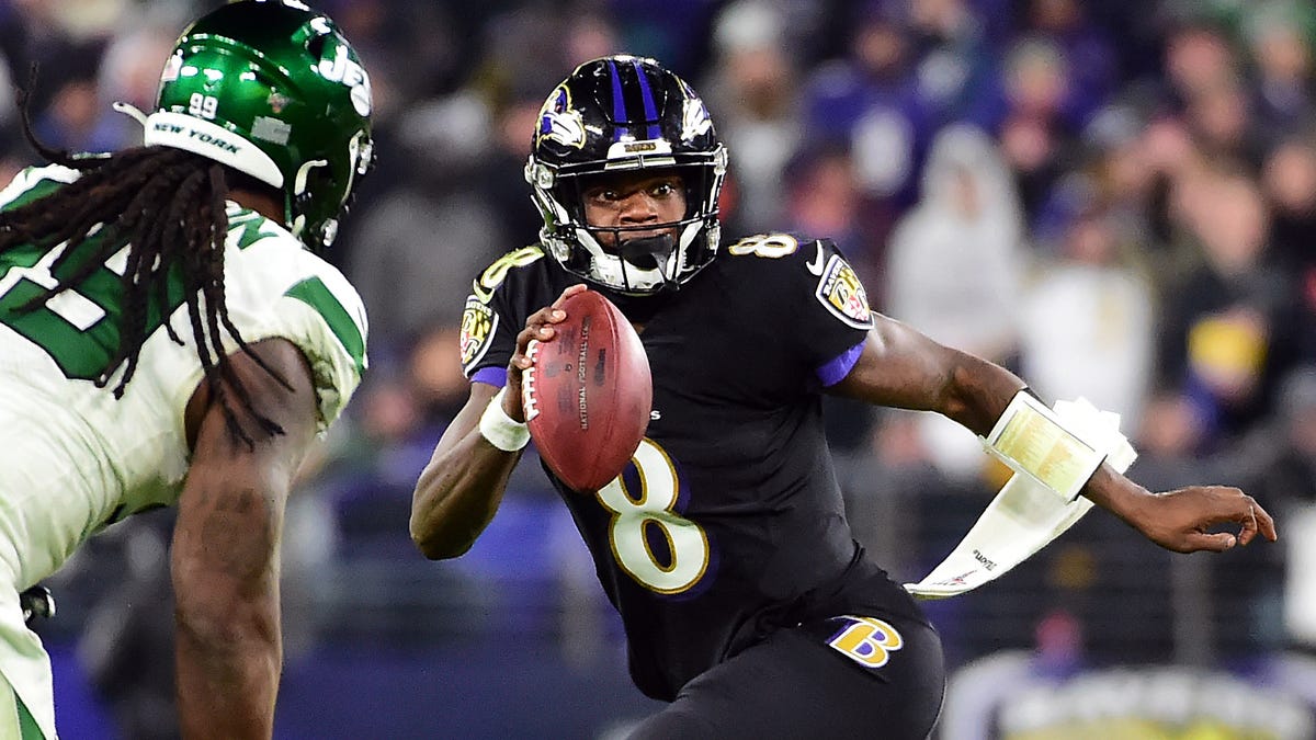 Lamar Jackson threw for 212 yards and a career-high 5 TDs in the Ravens' win over the Jets.
