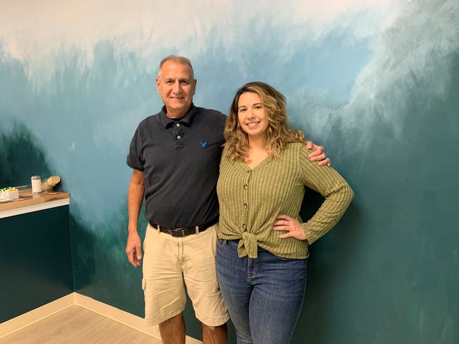 Sahar Soleymani gets some support from her dad, Dar Soleymani, as she prepares to open the doors on her first restaurant. Que Ricas, a Venezuelan cafe, will open Wednesday on Haddon Avenue in Westmont.