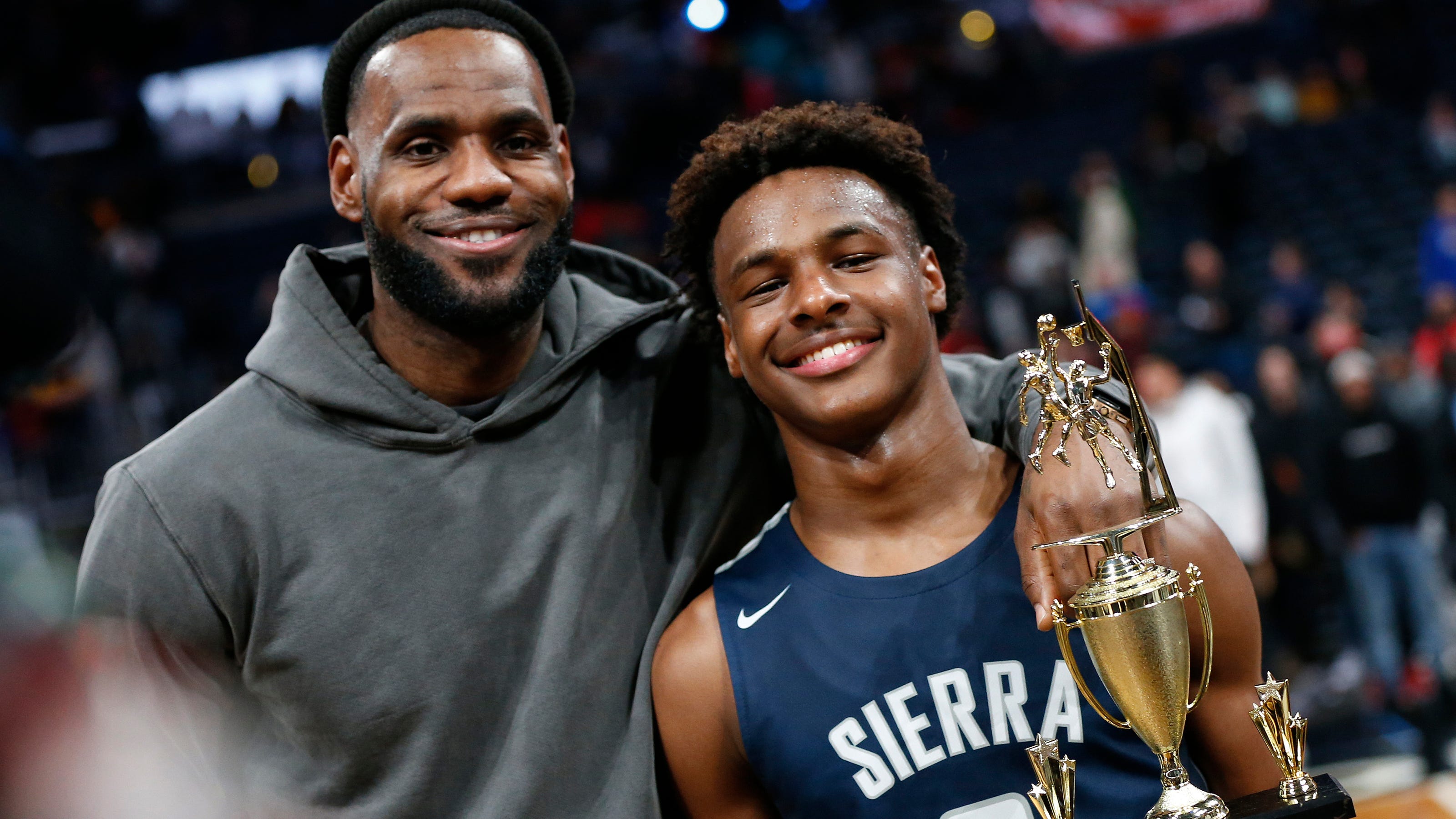 Bronny James Lebron S Son Hits Clutch Shot As Dad Watches Courtside