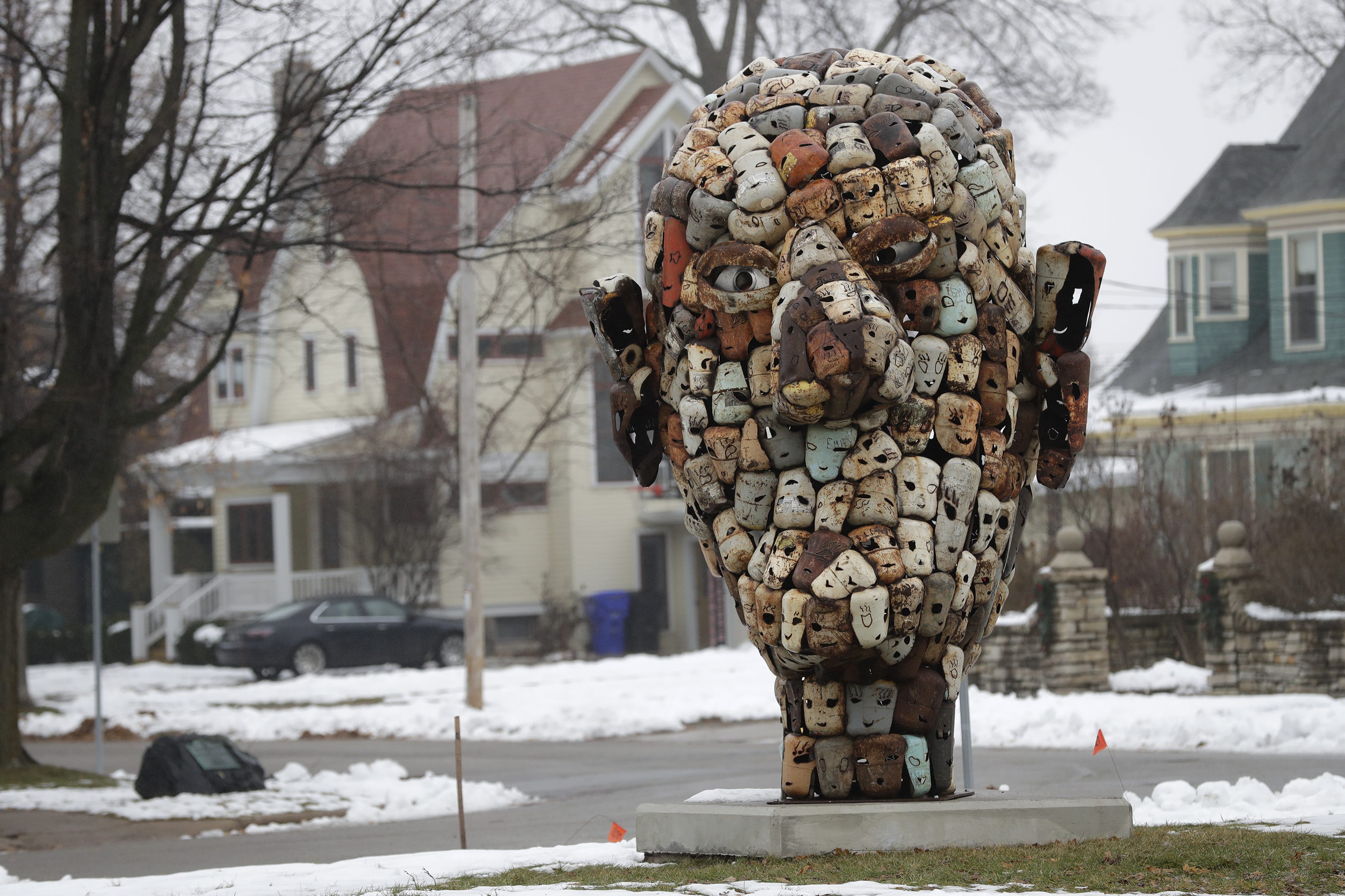 Big head sculpture leaving Appleton, but Sculpture Valley plans more