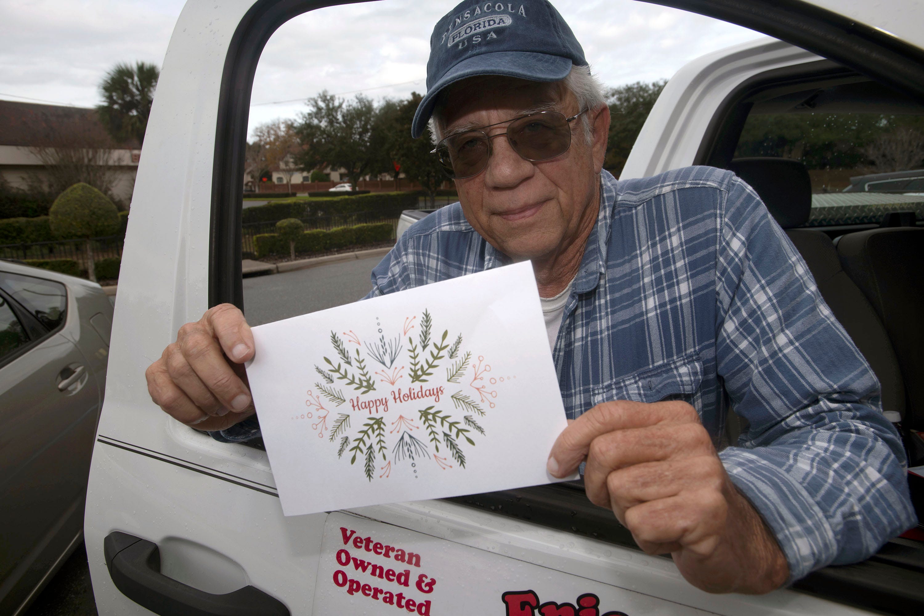 Gulf Breeze man pays utility bills for 36 families before Christmas