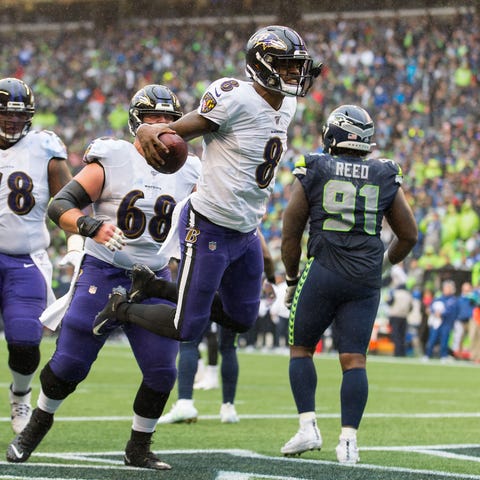 Baltimore Ravens quarterback Lamar Jackson (8) cel