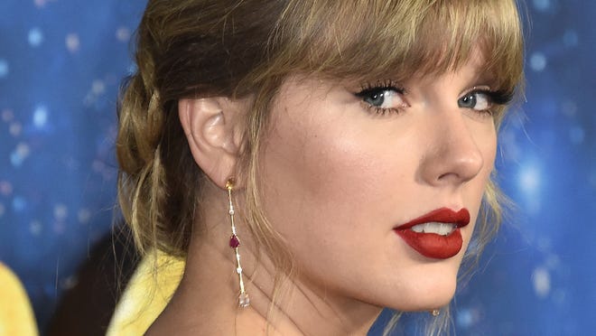 Cats Director Praises Brilliant Taylor Swift After Oscar Snub