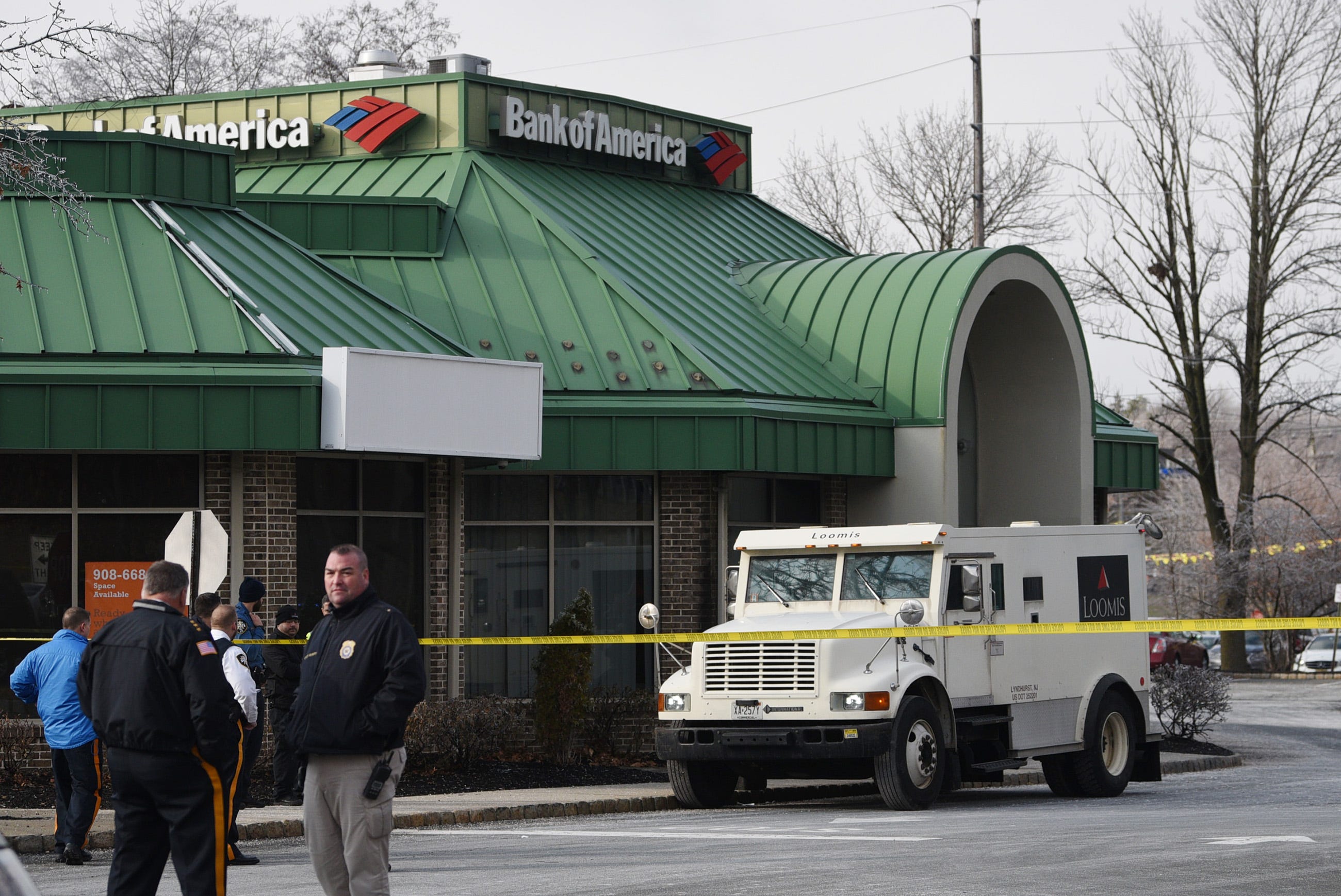 Robbery attempt at Bank of America in Wayne NJ ends with suspect shot