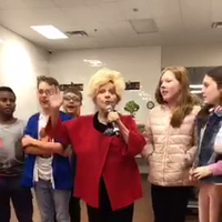 Brenda Lee Visits Stewarts Creek Elementary Sings Hit Christmas Song