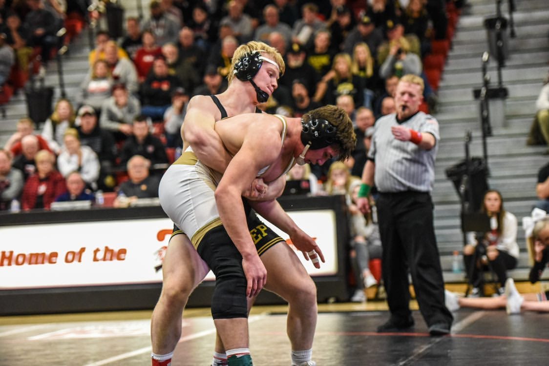 Wrestling State title contenders Southeast Polk, Fort Dodge face off