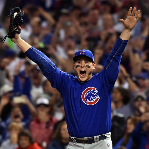 Cubs 1B Anthony Rizzo celebrates after defeating t